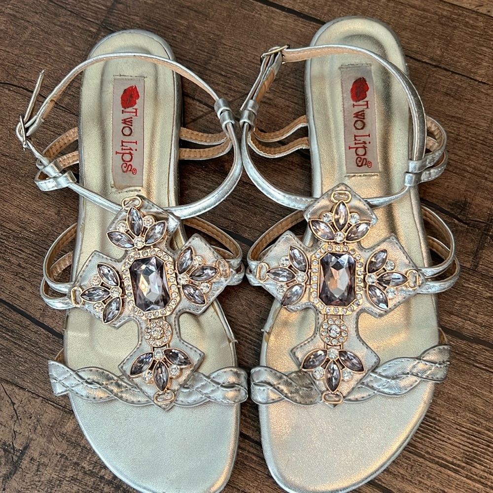 Two Lips Rhinestone Sandals 🔥